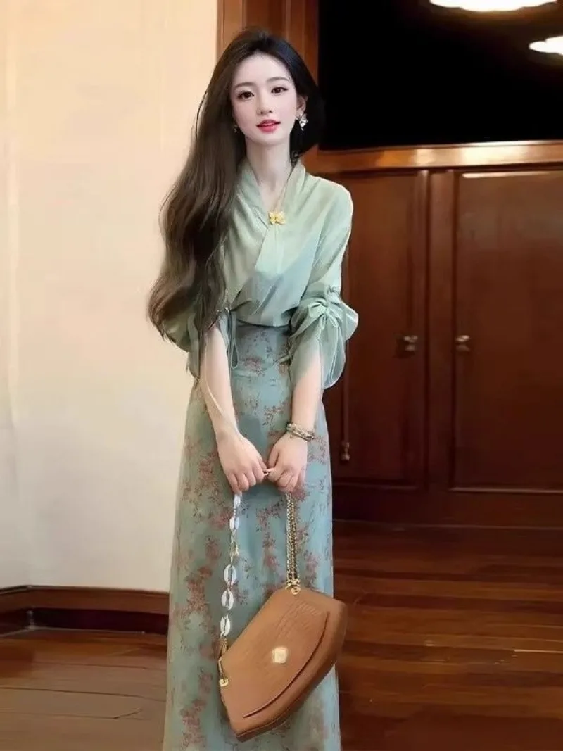 

New Chinese Style Fashion Summer Women's Suit High End Elegant Medium-sleeved V-neck Top + Floral Wrapped Hip Skirt 2 Piece Set