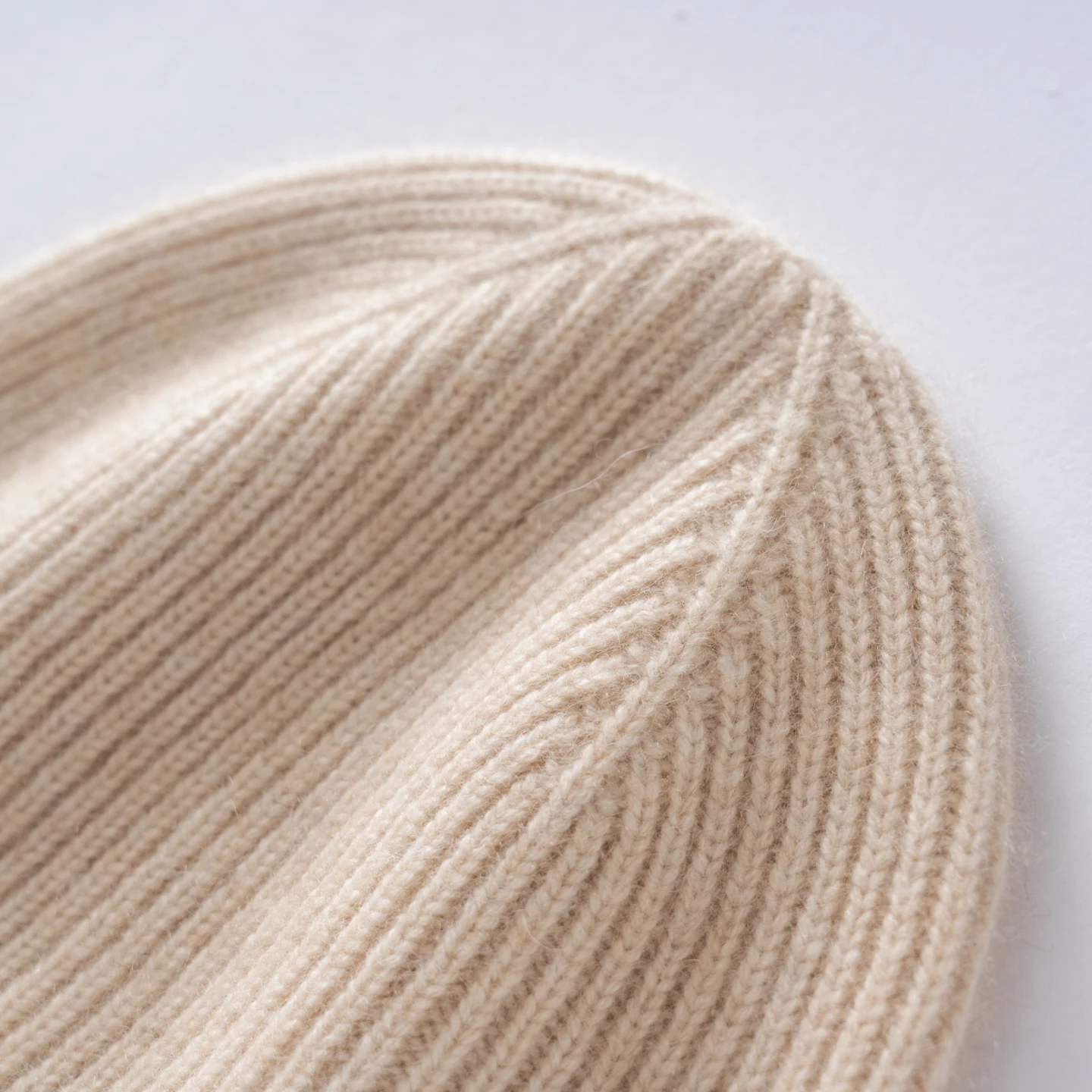 Hochwertige Kaschmir-Herbst-Winter-Baby-Mützen für Kinder, gerippte, umgeschlagene, gestrickte, weiche, warme, nahtlose Beanies für Jungen und Mädchen. – Detail 10