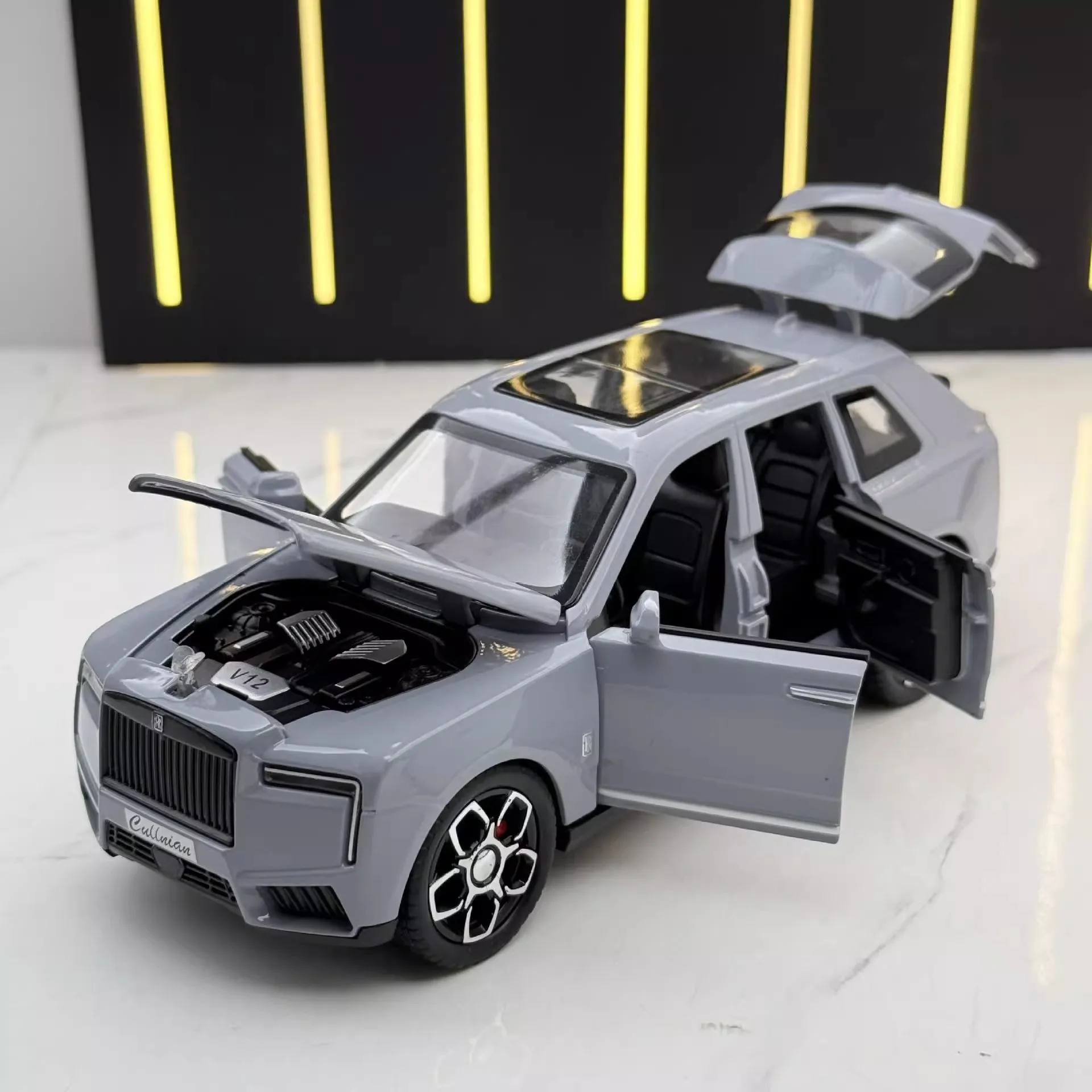

1:32 Cullinan Luxy SUV, имитация литья под давлением, модель автомобиля из металлического сплава, звуковой свет, коллекция детских игрушек, подарки