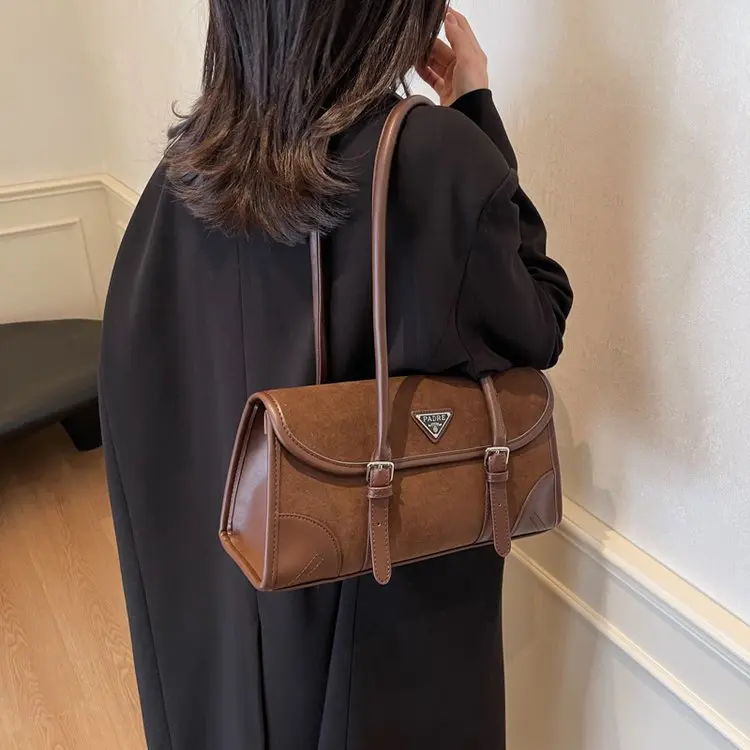 

2026 New European Collegiate Large-Capacity Bag Women's One-Shoulder Armpit Bag Maillard Color Retro Baguette Bag