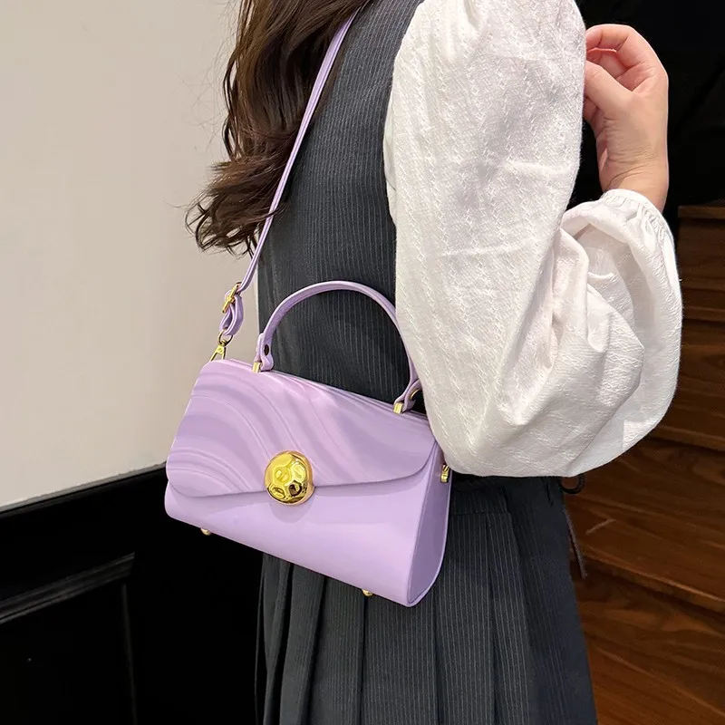 

Women Leather Luxury Classic Fashion Designer Shoulder Tote Bag Elegant Crossbody Handbag For Daily Urban Fashion