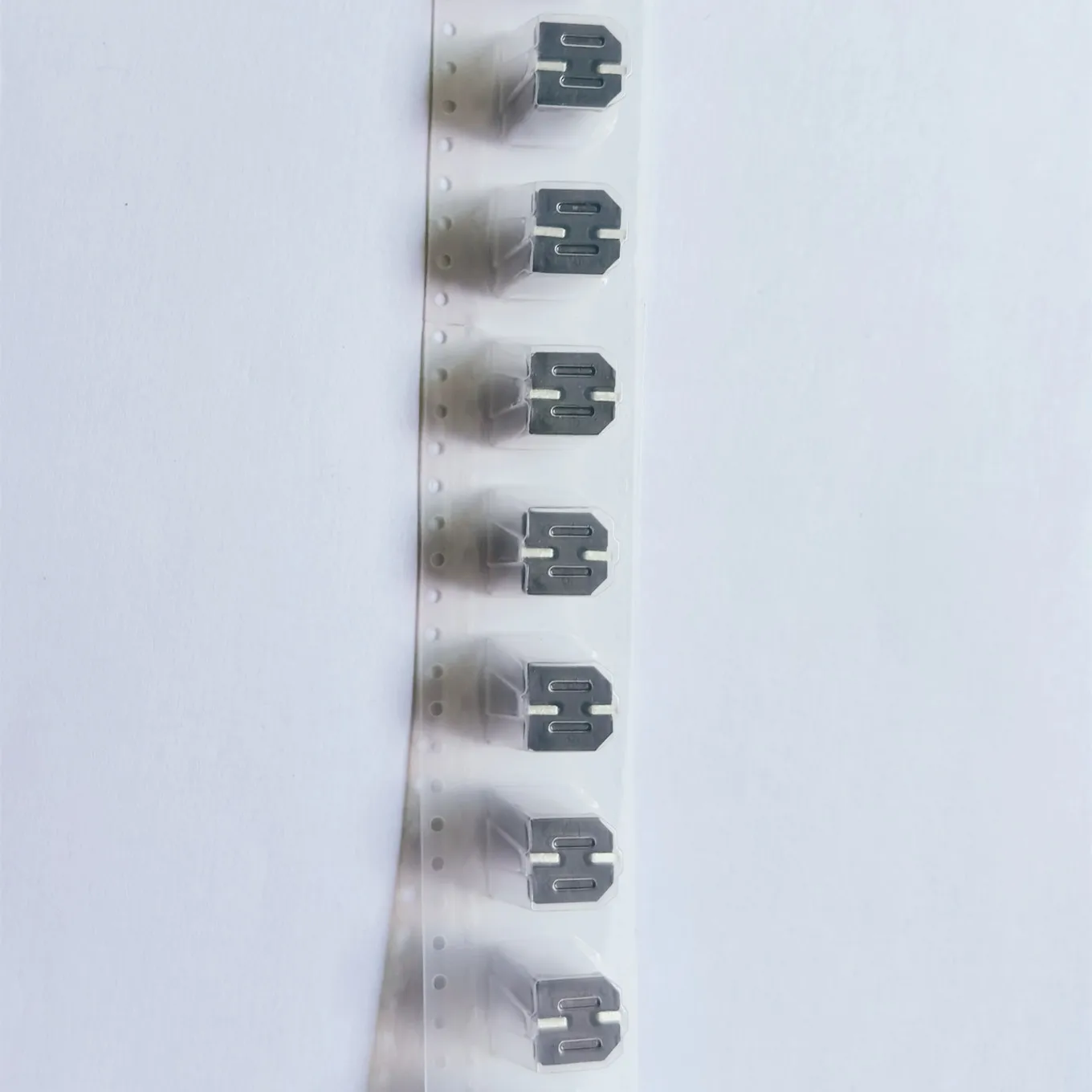 Original new 100% EEEFK1E331P SMD aluminum electrolytic capacitor 330uf 25V 20% high ripple current (Inductor)