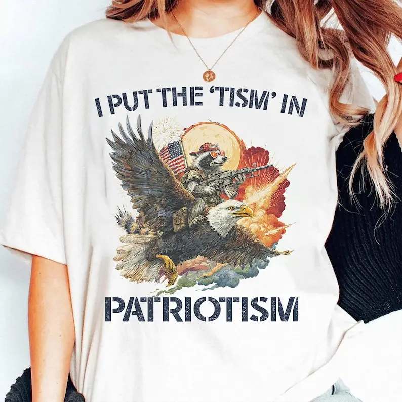 T-shirt « I Put The “Tism” in Patriotism Eagle Raccoon », T-shirt patriotique fièrement américain, T-shirt patriotique pour la sensibilisation à l'autisme