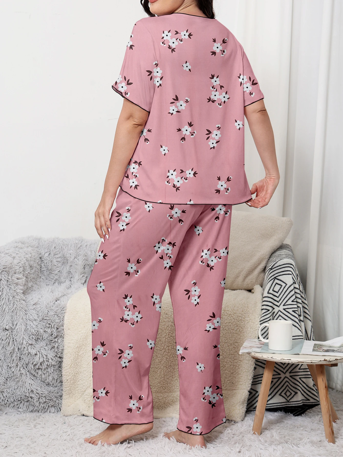 우유 실크 소재 잠옷, 가정 의류, 플러스 사이즈 반팔 바지 세트, 1XL-5XL 사이즈로 외부 착용 가능