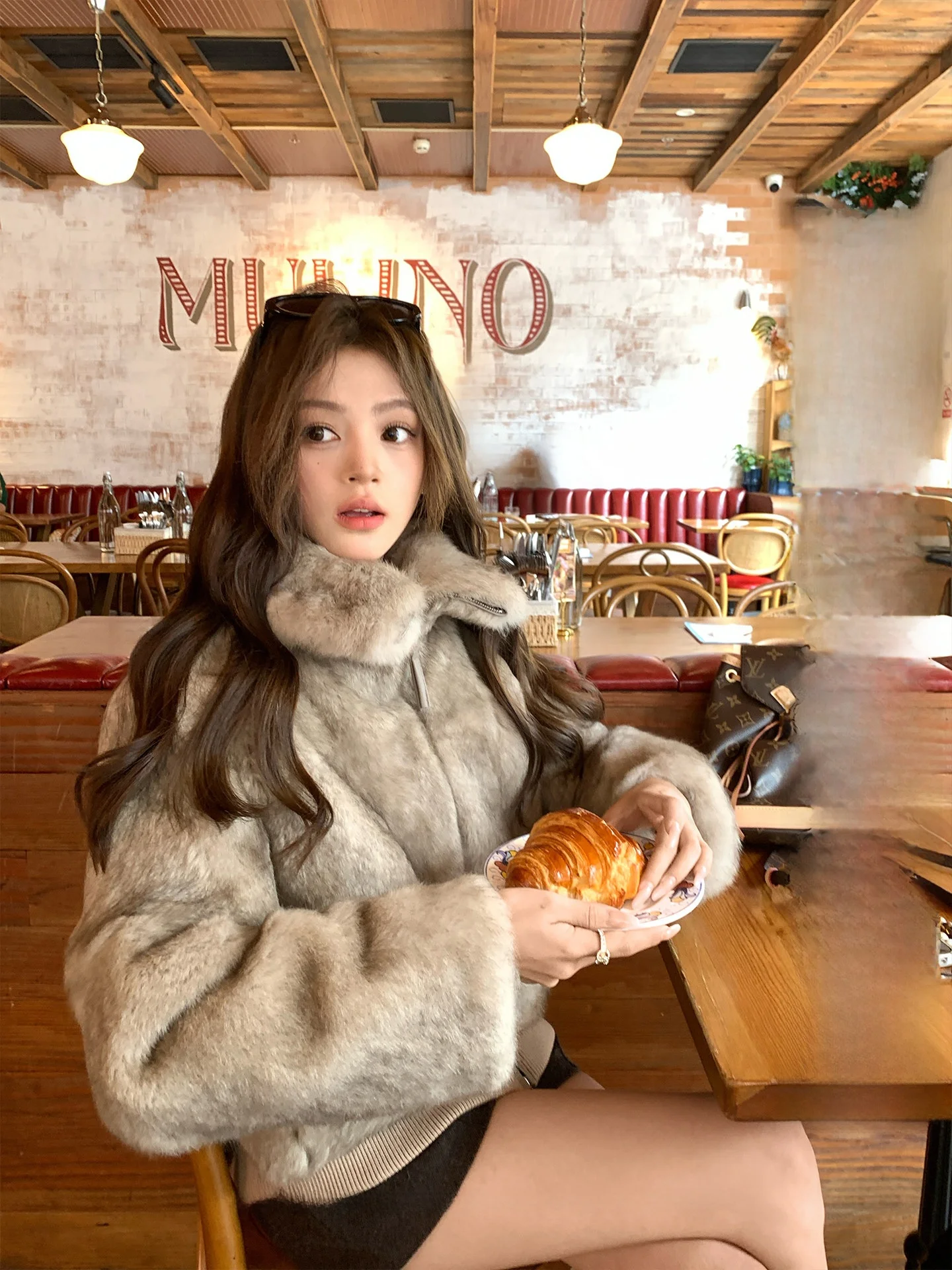 

Женская зимняя модная винтажная куртка из натурального меха кролика с воротником и молнией по всей длине