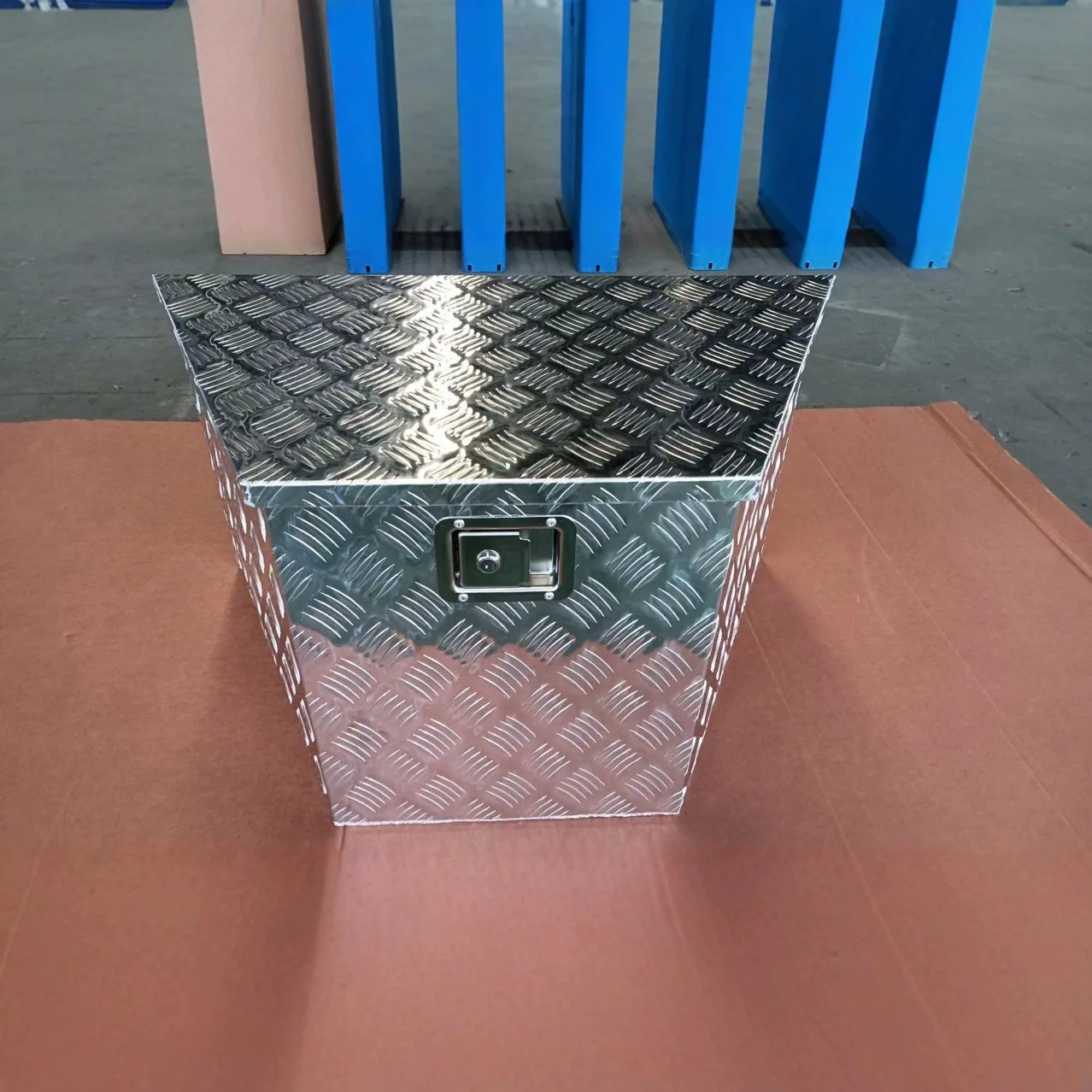 Aluminum Pickup Truck Tool Box with Flip Lid, Checker Plate T Style Storage Case for Trailer, Lorry and Vehicle Tool