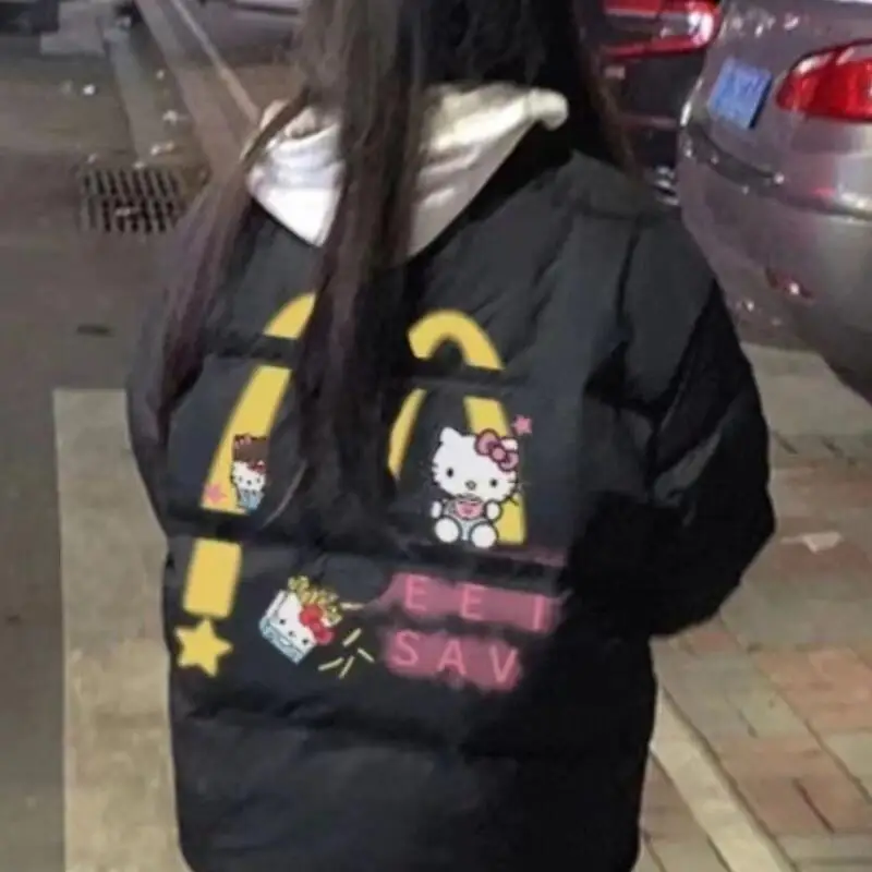 

Студенческое хлопковое пальто Sanrios, куртка для девочек Hello Kitty, милое пальто, свободное хлопковое пальто, универсальное модное креативное новое стильное пальто с принтом