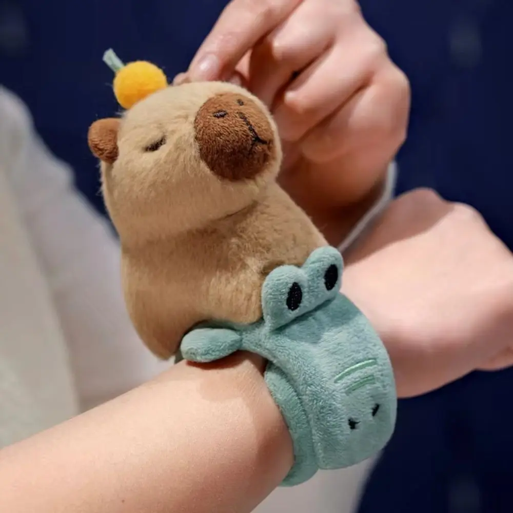 สายรัดข้อมือแบบตบมือรูปคาปิบาราสีส้ม ตุ๊กตาคาปิบาราแบบตบมือ ของเล่นตุ๊กตาคาปิบารานุ่มนิ่ม แหวนตุ๊กตาคาปิบารา