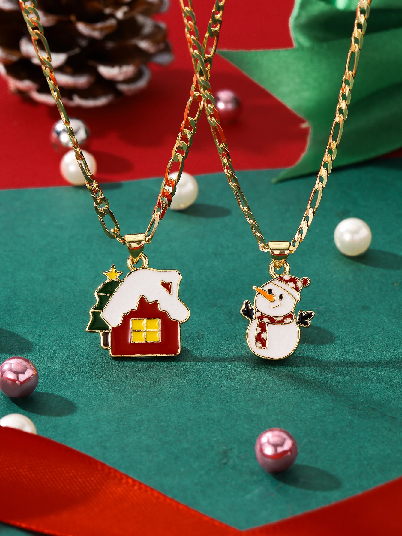 1 Piece of Eco-Friendly Copper Material, Exquisite and Elegant Cartoon Imitation Enamel Craftsmanship Christmas Pendant Necklace Featuring a Snowman & Large House, Suitable for Christmas/Thanksgiving/Halloween/Mother's Day/Valentine's Day, as a Gift for Couples/Friends/Religious Friends, Catholic First Communion, Gift, Daily Holiday Wear, Prayer