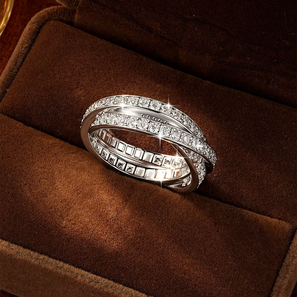 Abestecom 14K Weißgold plattierte Damenringe mit D-farbenem Moissanit, ineinander verschlungener Dreifachband-Stapelring, Hochzeits-Eternity-Schmuck – Detail 4
