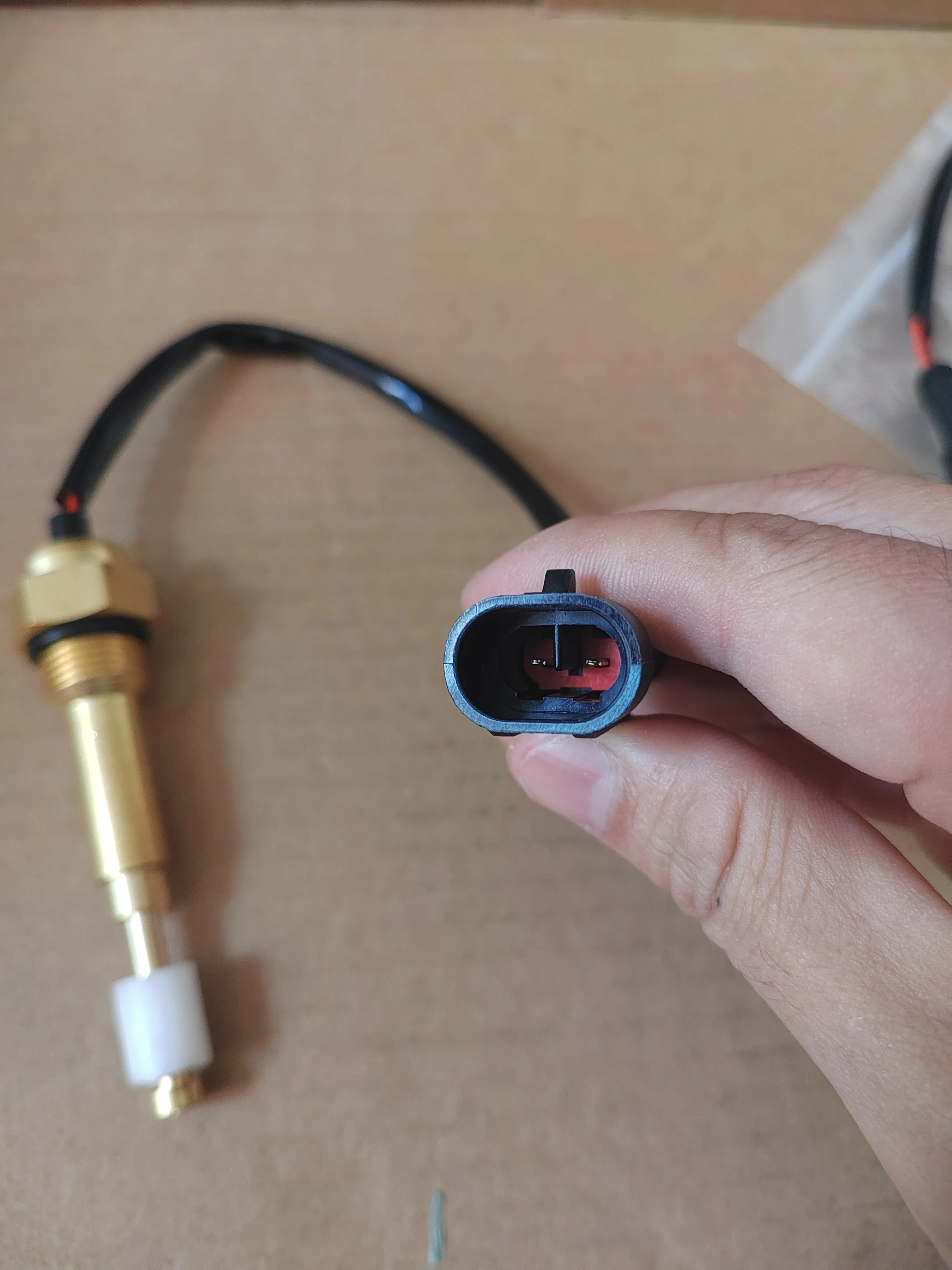 مستشعر مستوى المياه المبرد المساعد SG2141 M18، مناسب للحافلات والمتوسطة والمدربات السياحية مع عائمة لخزان التوسع