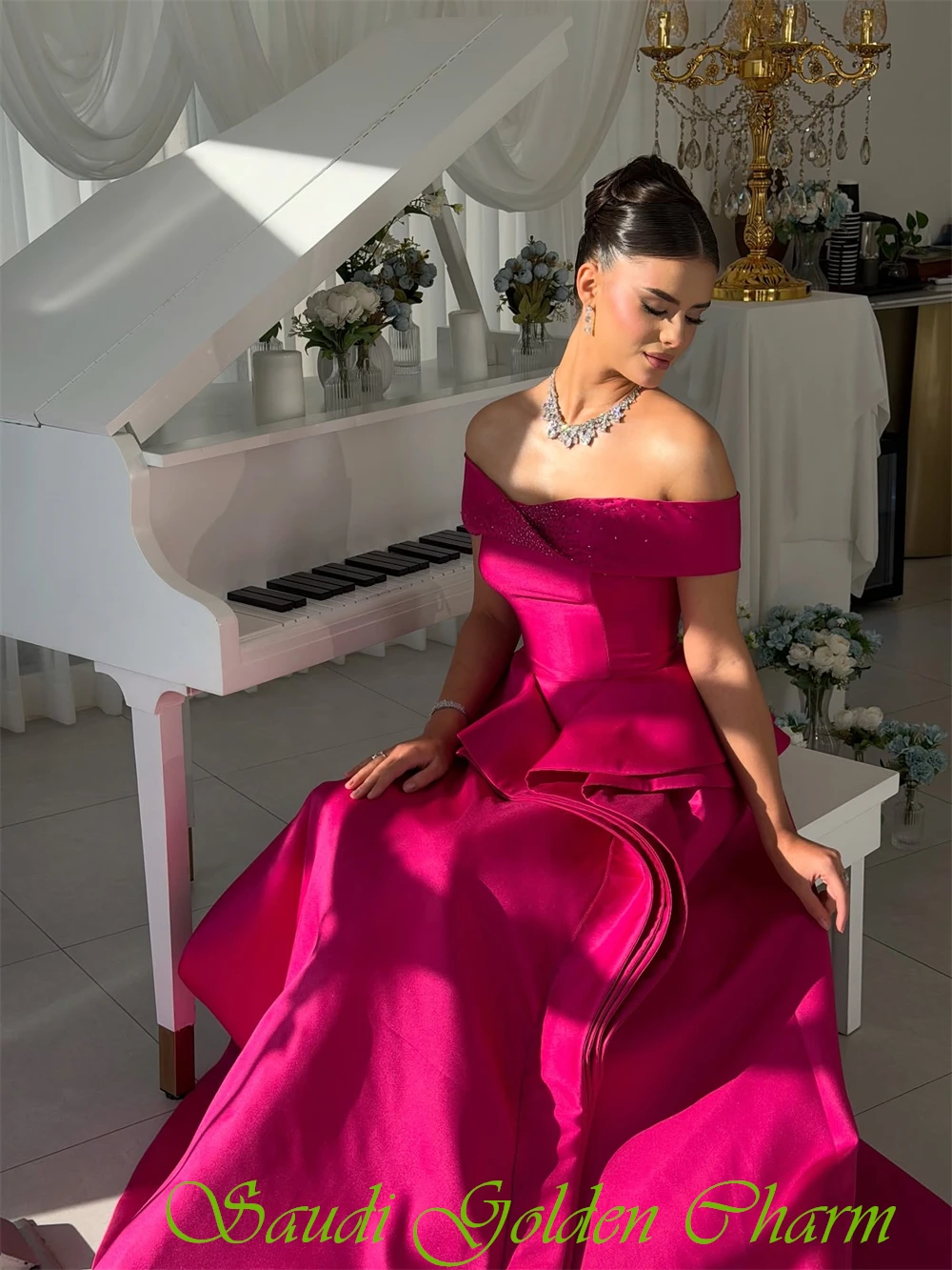فستان سهرة بسيط من الساتان الوردي مخصص برقبة قارب رسمية قبالة الكتف فستان حفلة موسيقية كلاسيكي على شكل حرف a بأربطة من الخلف للحفلات