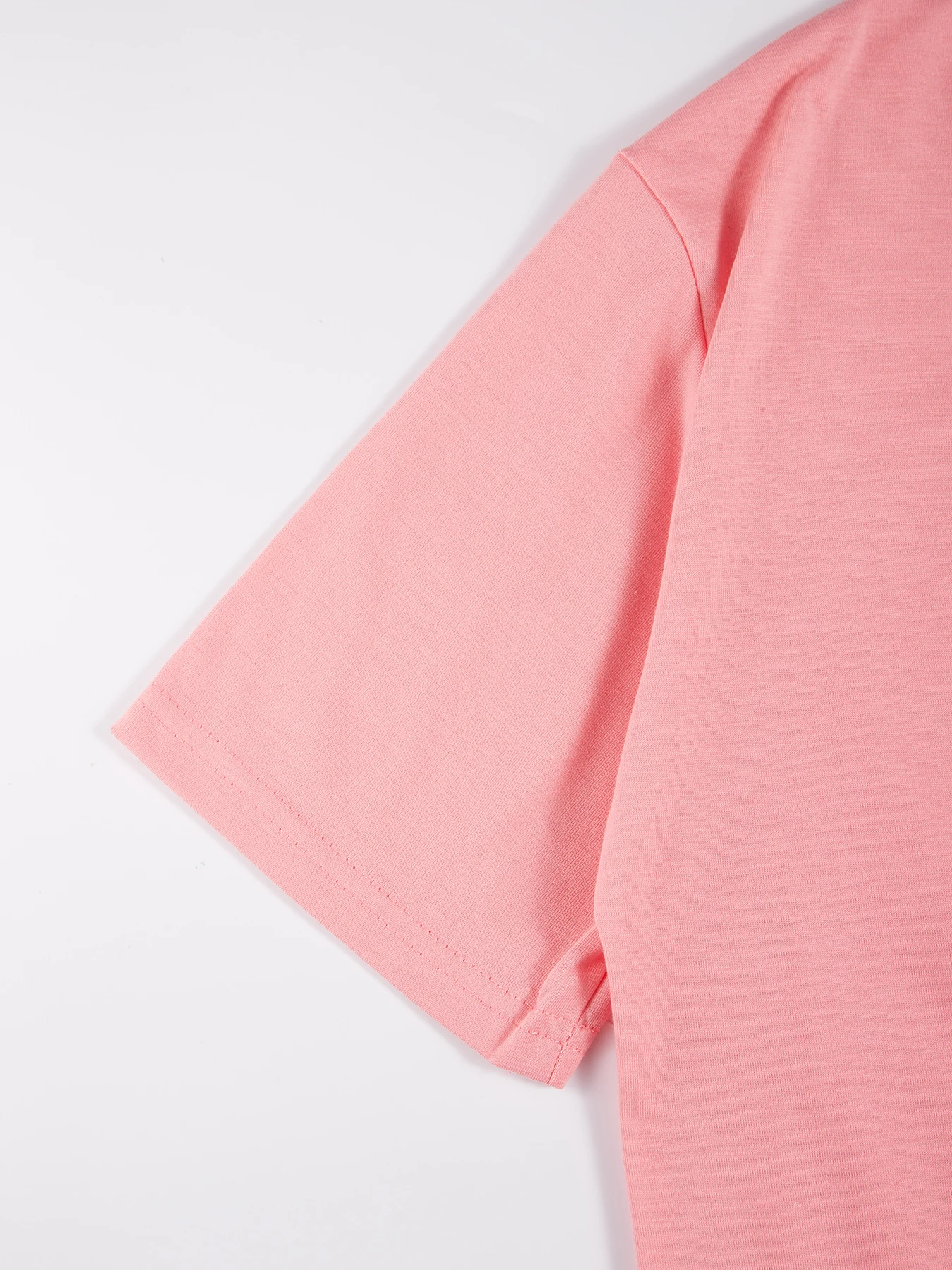 ピンク中空蝶プリント Retio Tシャツ女性の快適な Tシャツスポーツオールマッチ服クルーネックソフト半袖