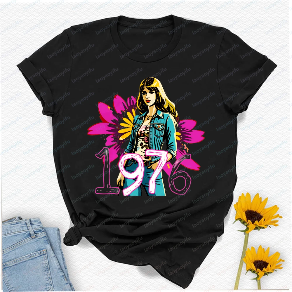 Women'S Fashion Of The 70S - 1976 Retro Groovy Girl T-Shirt Women's