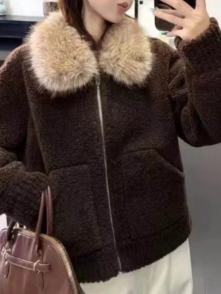 Elegancki długi płaszcz z futrzanym kołnierzem, damski, jesienno-zimowy, luźny krój, wyszczuplający top, koreański styl, skóra i futro.