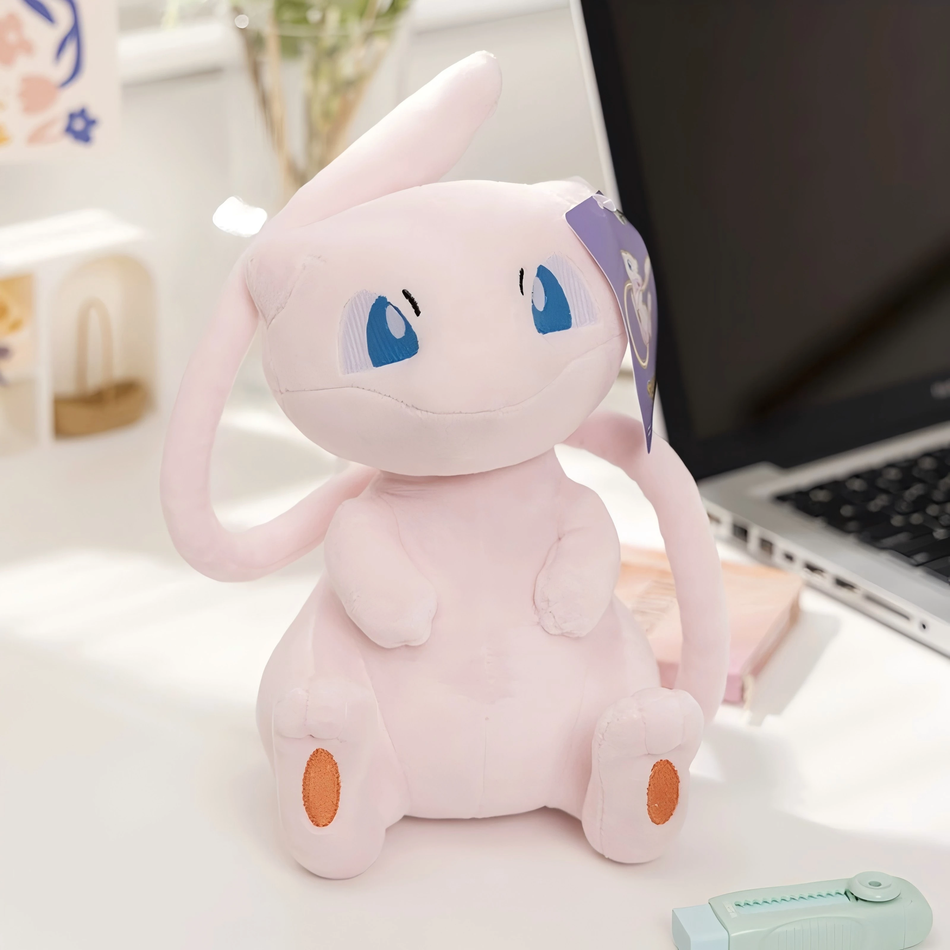 Pokemon Kawaii Mew Plush ของเล่นกระเป๋าเป้สะพายหลังจี้การ์ตูนและน่ารักตุ๊กตาพวงกุญแจตุ๊กตาของเล่นเด็กวันเกิด