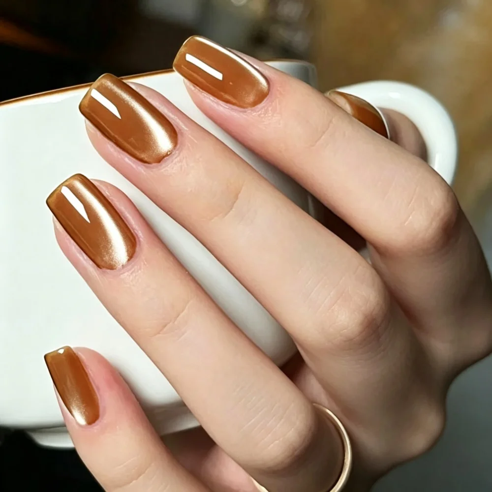 Visuatia Caramel Golden Moonlight Cat Eye Nail Polish Gel, High-Density Magnetic Powder Creates a Smooth and Bright Light Effect, the Gel Applies Smoothly, Suitable for Nail Art Enthusiasts to Make DIY Autumn and Winte
