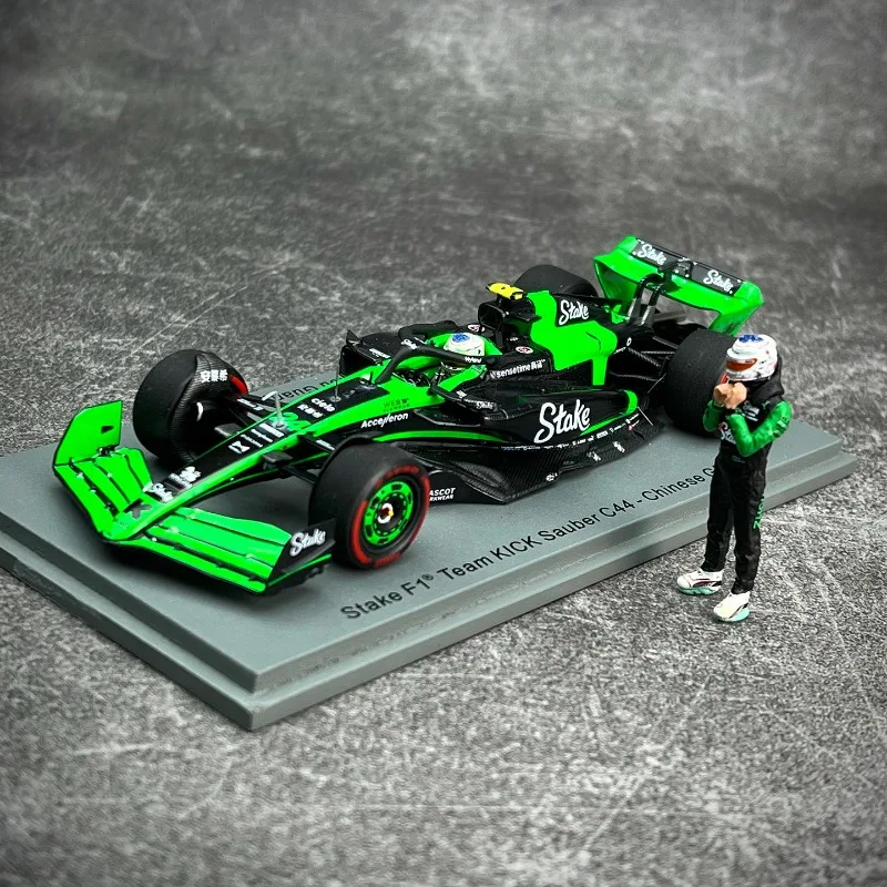 شرارة 1:43 متوفرة في المخزون، تشو قوانيو 2024 محطة شنغهاي Sobo C44 F1 نموذج محاكاة مصغر من الراتنج لسيارة السباق، زخارف للبالغين #2