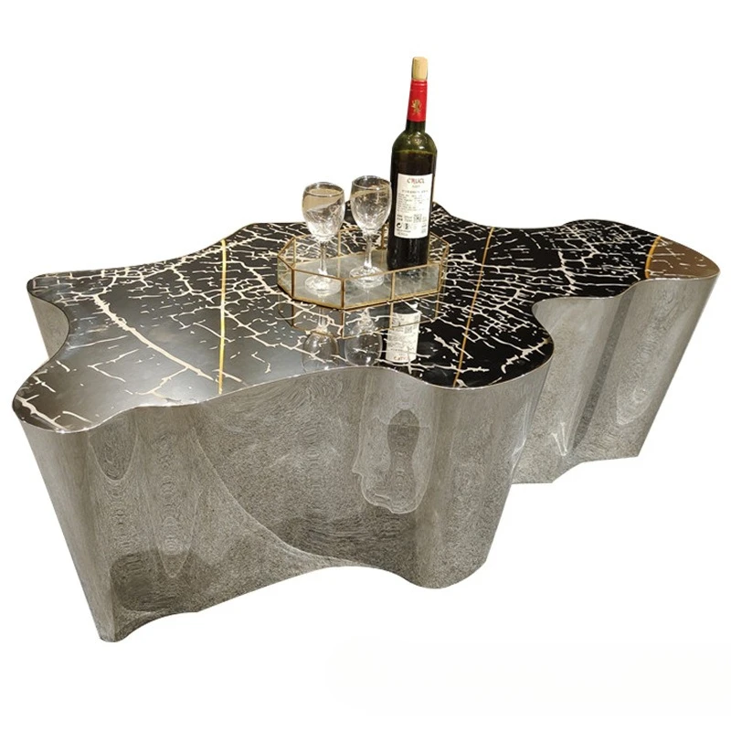 طاولة قهوة فاخرة خفيفة من الفولاذ المقاوم للصدأ، غرفة معيشة حديثة بسيطة، إبداع غير منتظم للاستخدام المنزلي، جذر شجرة النقش المعدني