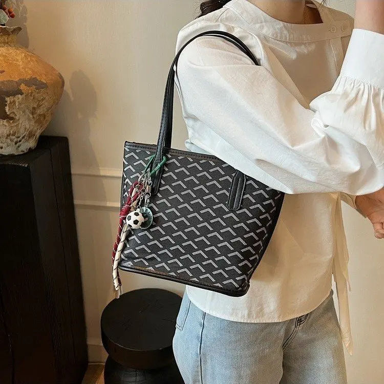 

Best Superstar Show Unique Crossbody Handbag Stylish Letter Logo for Women Commuter Leather Large Capacity