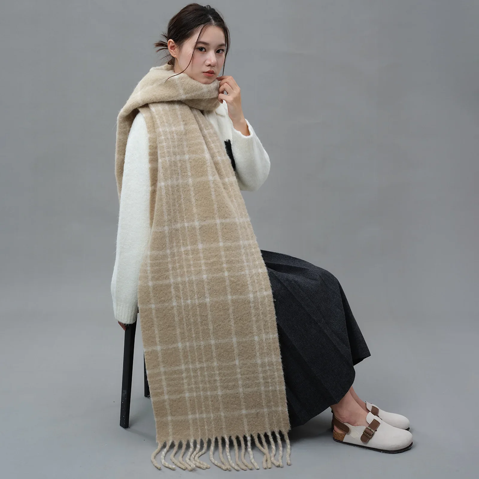 

2024Autumn/Winter New Foreign Trade Warm Wool Women's Blended Tassel Pattern Thickened Warm Outer Coat Shawl Couple Tassel Scarf