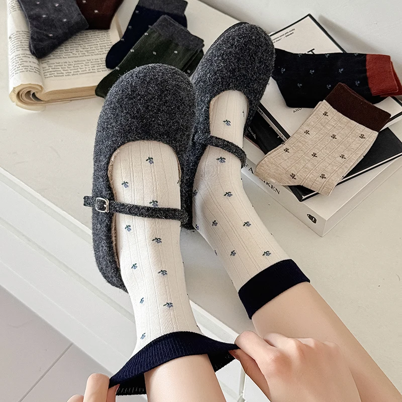 Retro Socks For Women Japanese Fashion New Casual Crew Flower Socks Simple Daily Comfortable Ladies Designer Socks Breathable