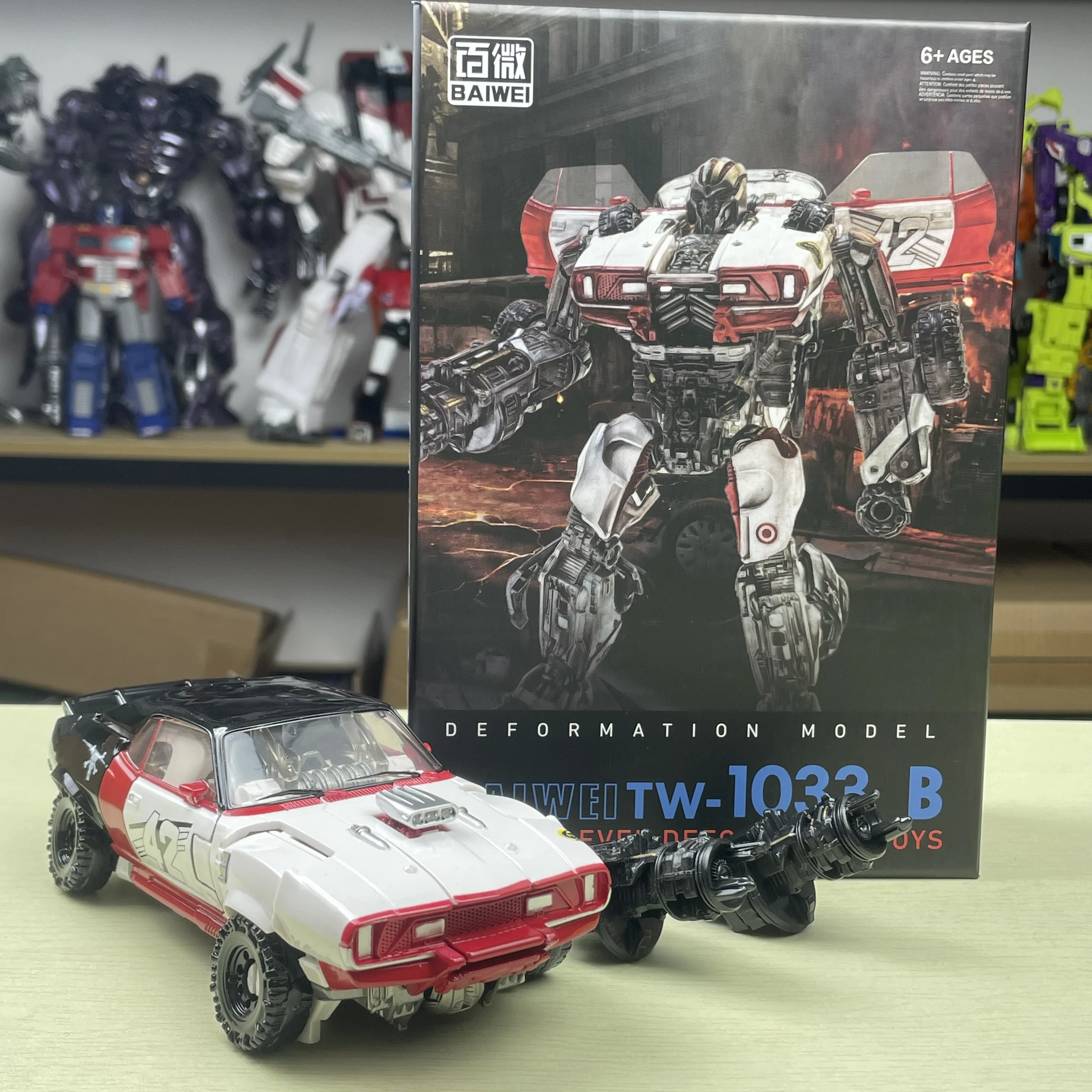 

BAIWEI Transformation TW1033B 15.5cm TW-1033B White Version Dropkick KO SS46 Action Figure Toy