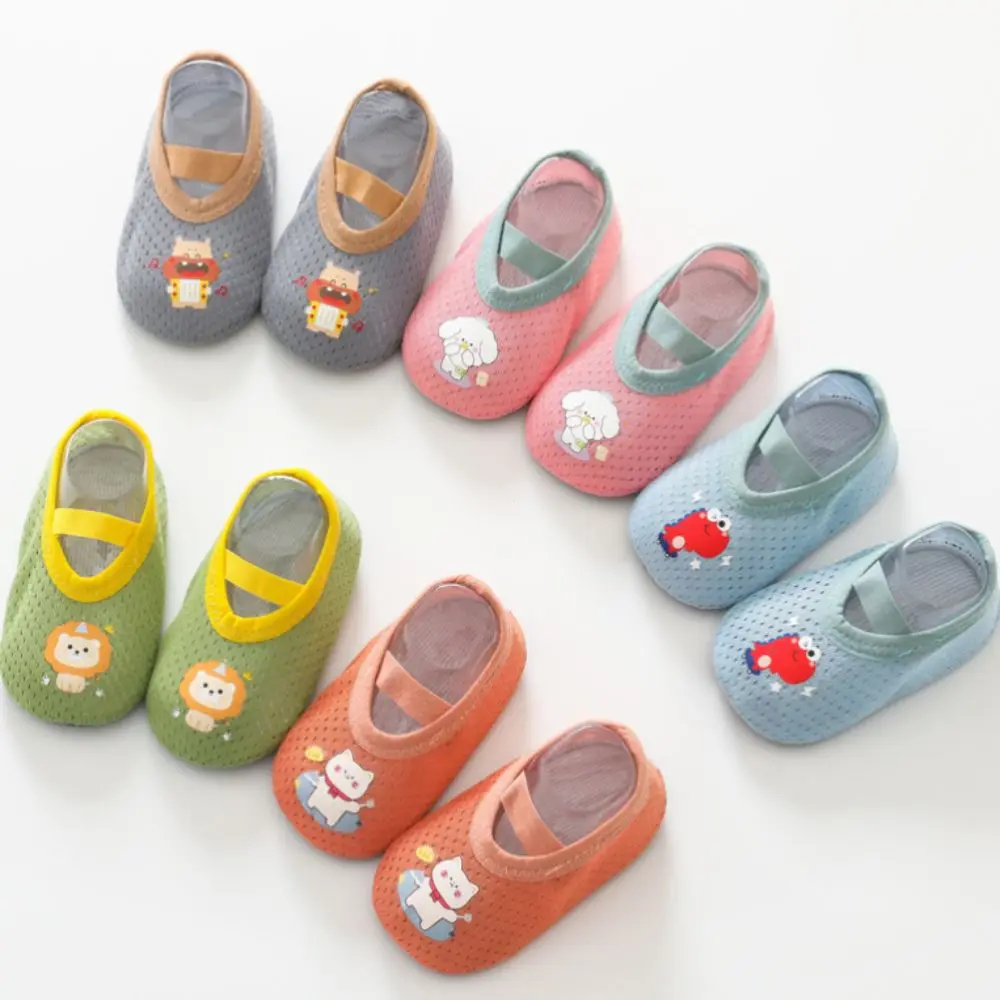 Chaussures de sol antidérapantes fines pour bébé, chaussures d'intérieur respirantes à semelle souple, en maille d'été, pour la maison