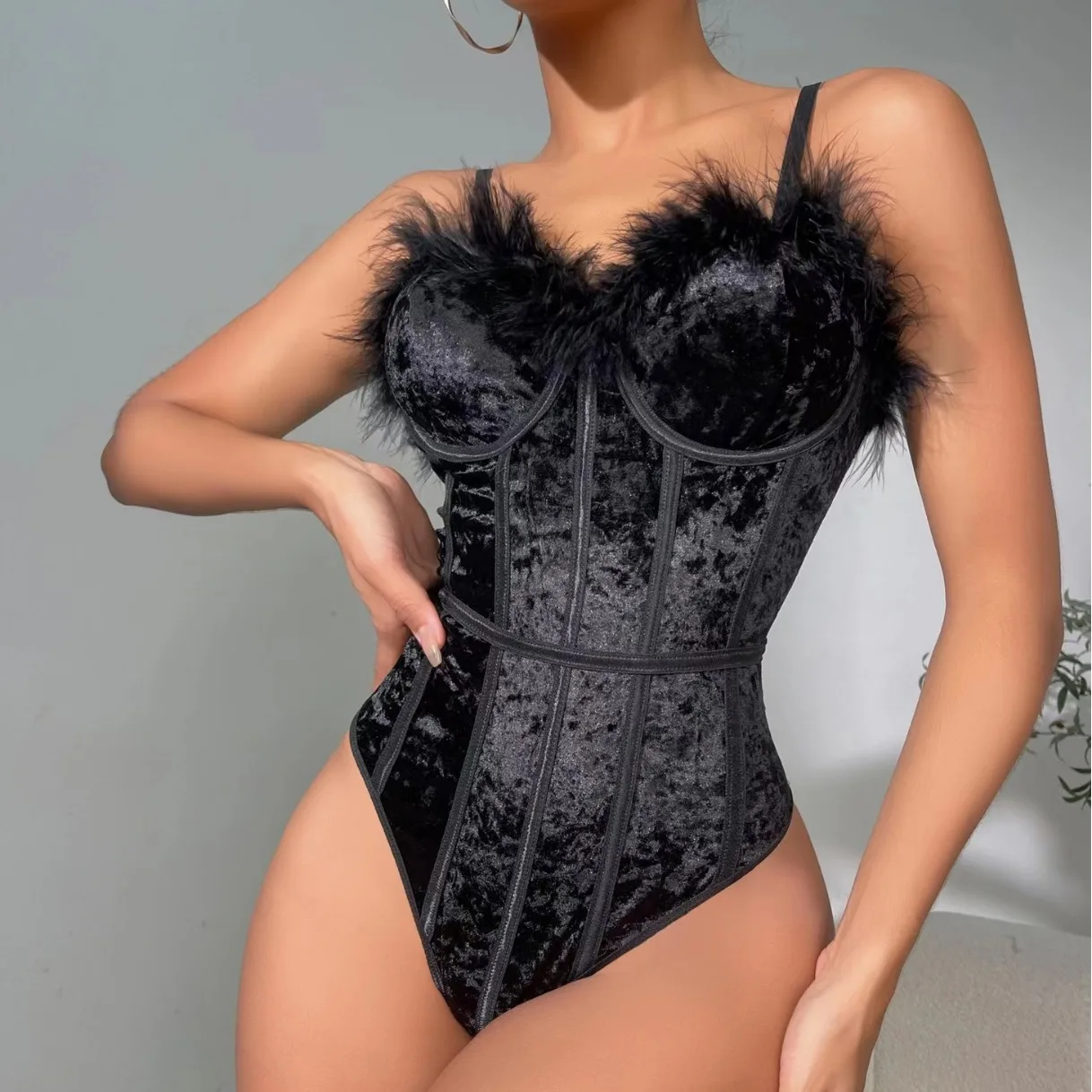 Seksowne damskie body z paskiem spaghetti z piórami kombinezon bez pleców stringi Slim Fit urządzenie do modelowania sylwetki podkoszulki letnia bielizna modelująca Onesie