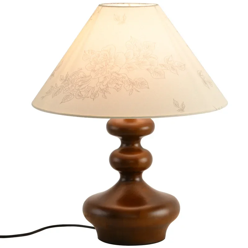 

French medieval desk lamp, bedroom, study, American retro wabi-sabi wind designer, high-end solid wood bedside lamp