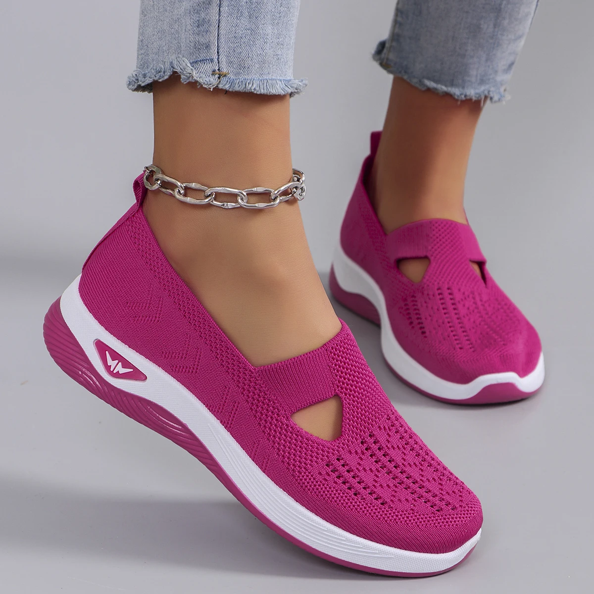 Spring new women\'s sports shoes, fashionable, breathable, lightweight, non-slip, wear-resistant, casual sports shoes, flat shoes