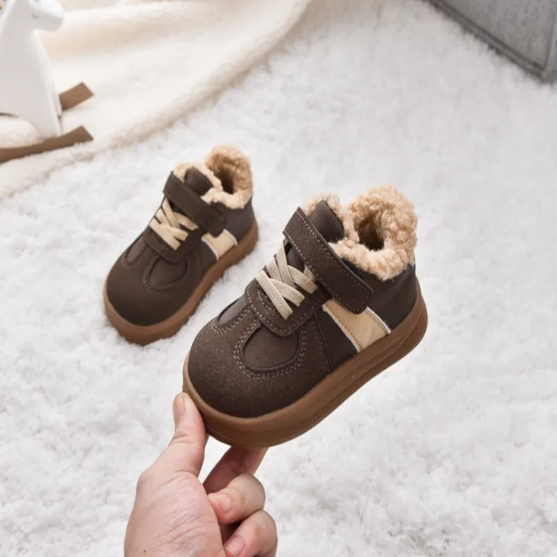 

Size 22-31 Children's Velvet Board Shoes 2025 Autumn/Winter New Style Boys' Casual Shoes Girls' Fashion Lamb Wool Cotton Shoes