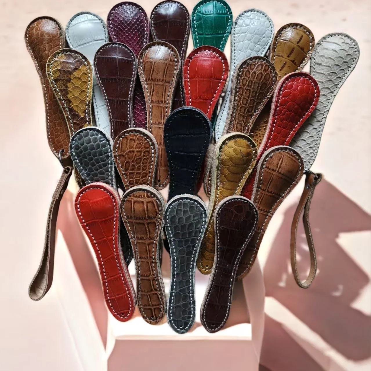 

1 шт., 18 см, кожаный хлопушка для защиты и фитнеса, упражнения для кемпинга, фитнеса, встроенный свинцовый блок, голова из воловьей кожи, сшитая вручную, несколько цветов