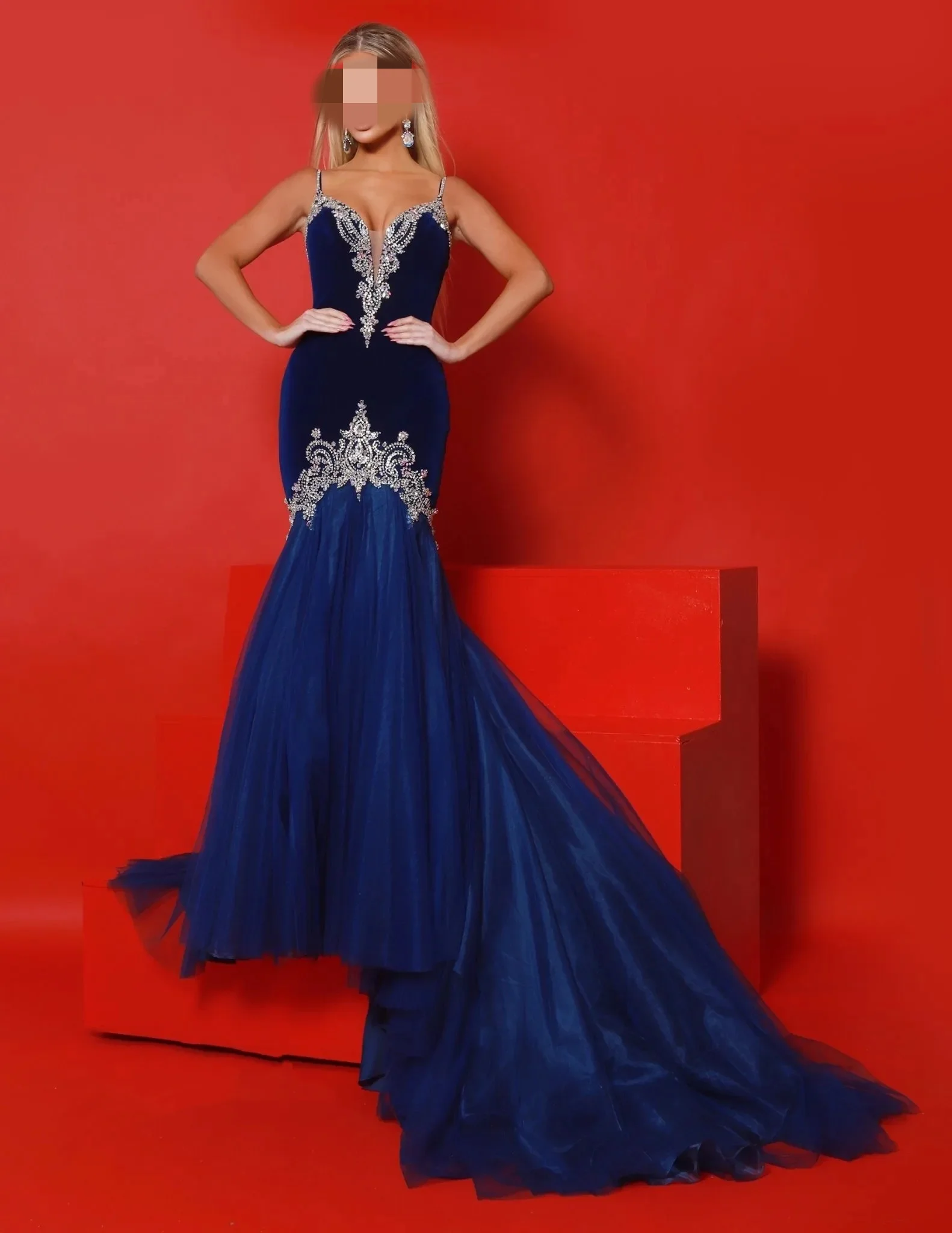 

Customized 2025 Navy Blue Backless Mermaid Evening Dress with Crystal Decoration Deep V-shaped Spaghetti Strap and Long Tail