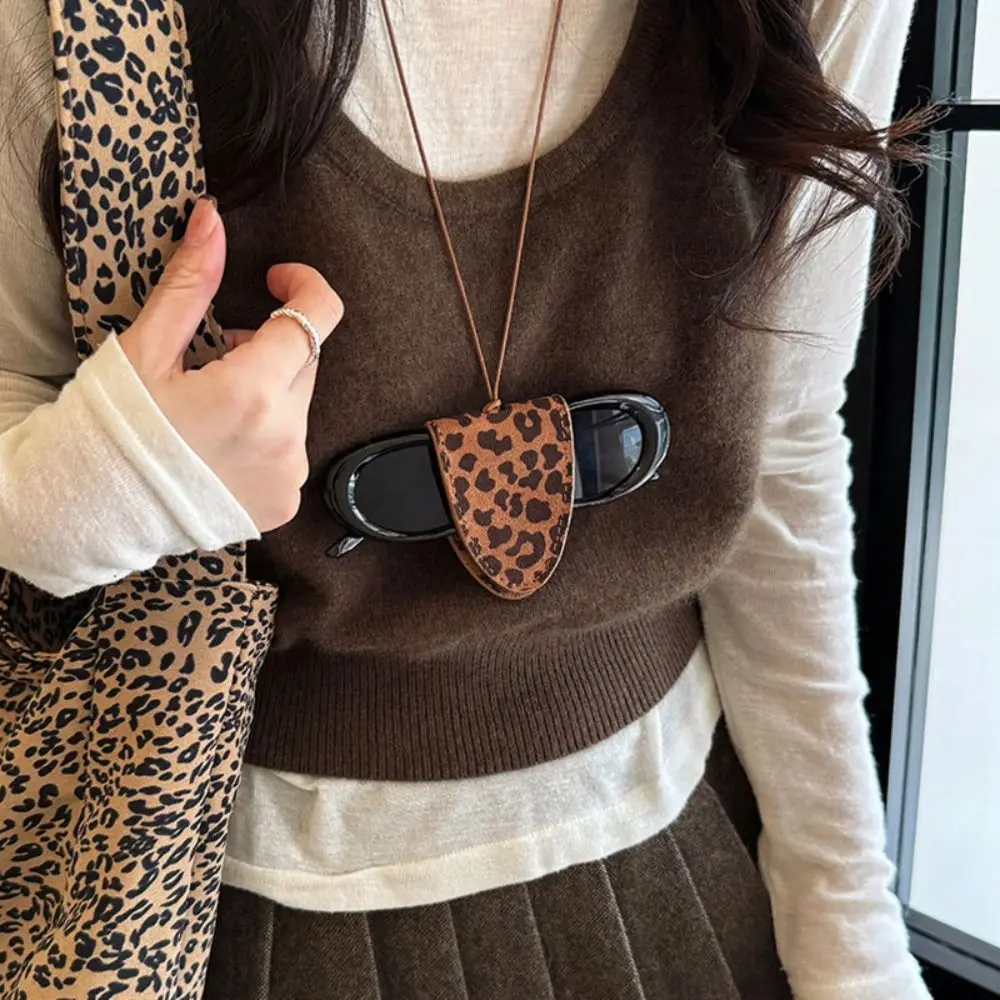 Anti-lost Pu Leather Magnetic Glasses Clip Leopard Print Pendant Sunglasses Glasses Holder Sunglasses Storage Organizer Gadget