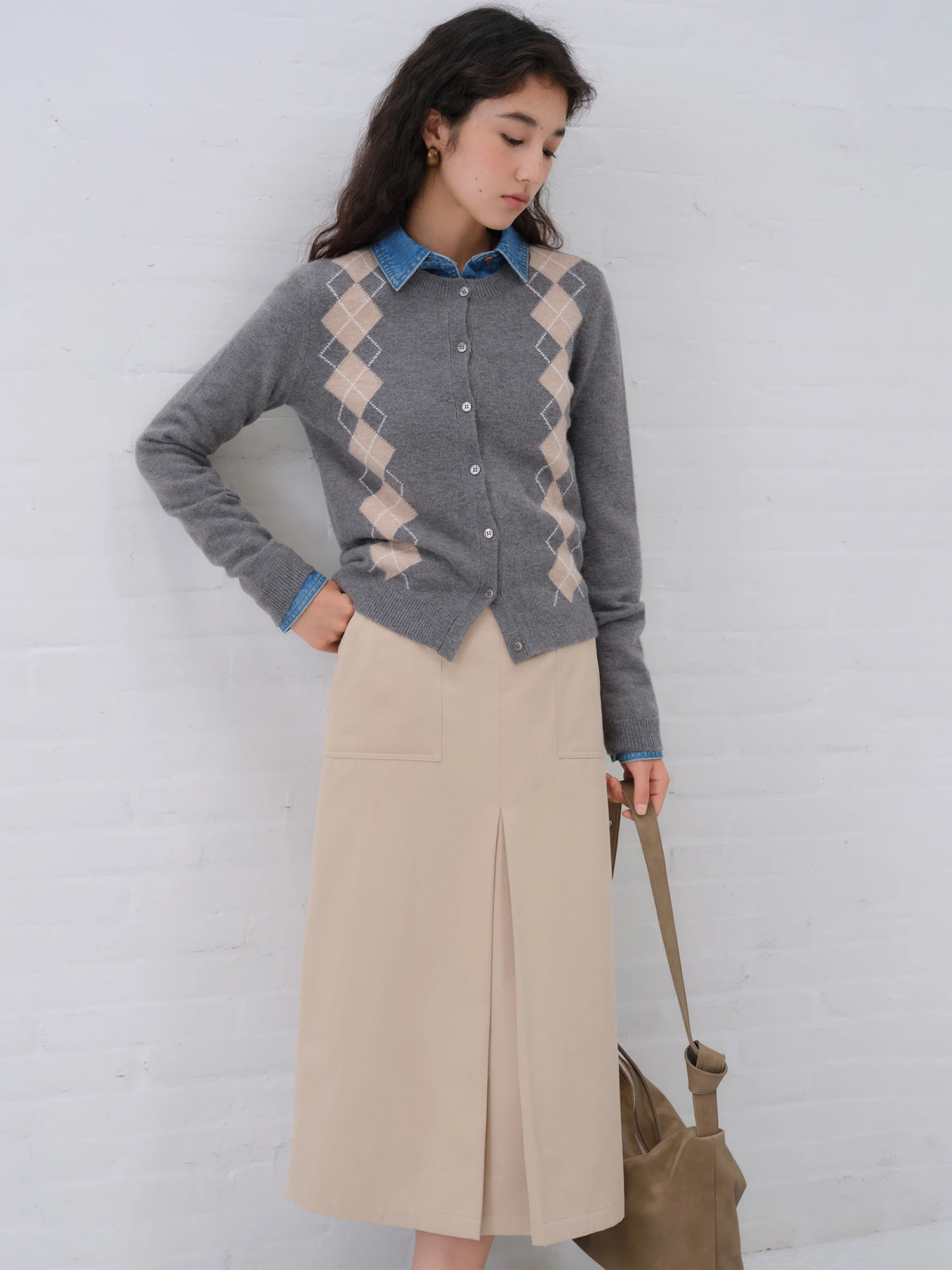 Ziqiao Retro-Strickjacke im britischen College-Stil, rautenförmig, für Damen, 2025, Herbst, neues Rundhals-Oberteil mit gerader Schulter, 25ZQ93095