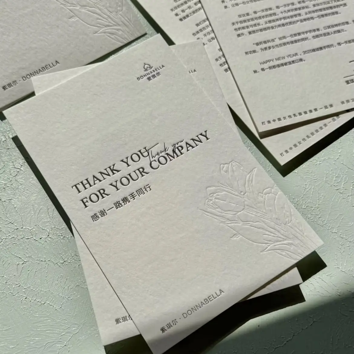 480gsm White Art Cardboard Embossed Business Cards Custom Logo Exquisite Digital Printing For Corporate Personal Use