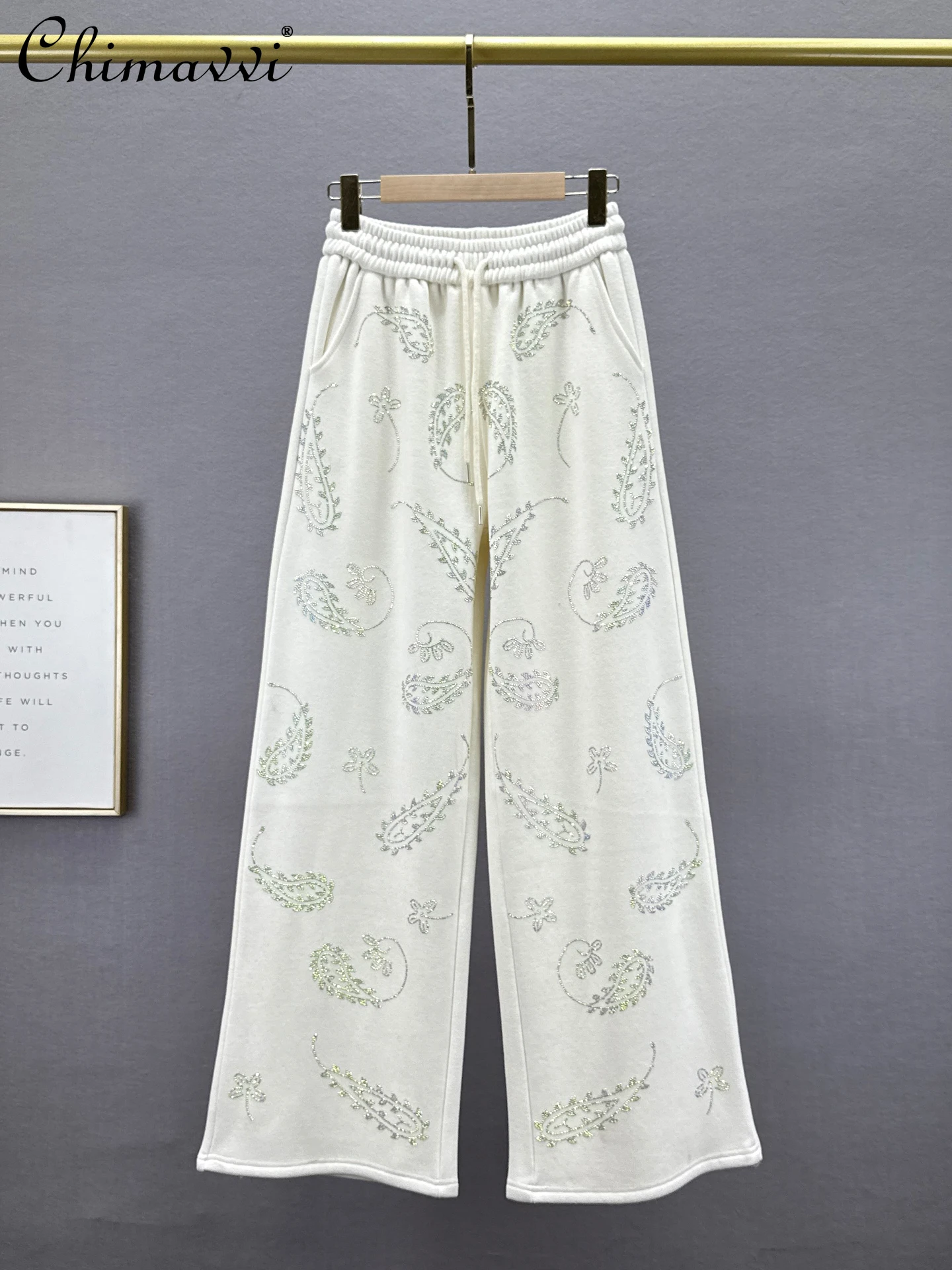 Pantaloni sportivi foderati in pile moda per le donne Inverno Nuovo cravatta in vita a vita alta Pantaloni larghi a gamba larga con strass pesanti e vestibilità slim