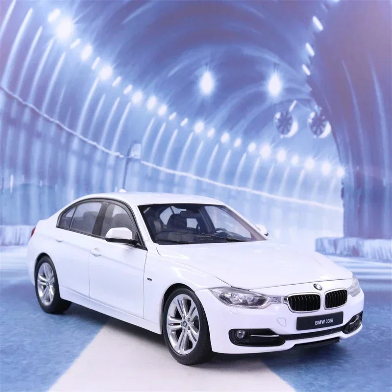 WELLY 1:18 BMW 335i sedan High Simulation Metal Car Classic Alloy Model Toy Cars for Children Gifts Collection B560