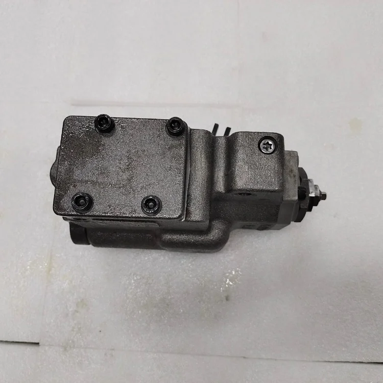 Excavator Hydraulic Pump Parts Regulator For R215-9 G-9P12  K3V112DTP main pump head block