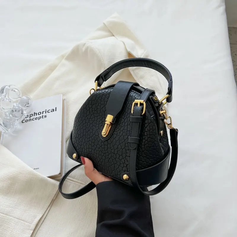 

Bag Women's Autumn Winter New Fashion Crocodile Pattern Shoulder Messenger Bag Niche Design Portable Shell Bag Retro Personality