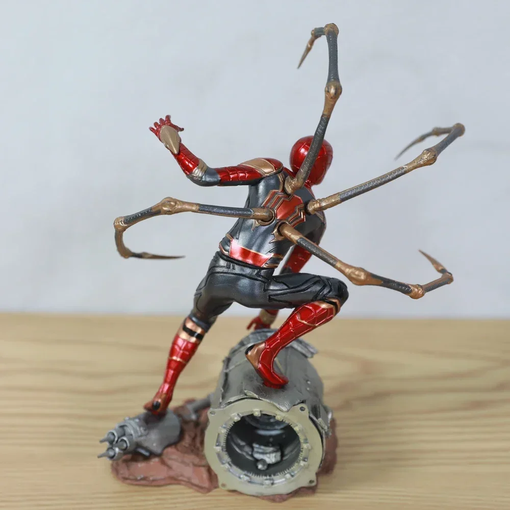 18 cm Supereroe Iron spider man Action Figure Versione da combattimento Collezione di statue in PVC Modello decorazione della casa regalo per bambini