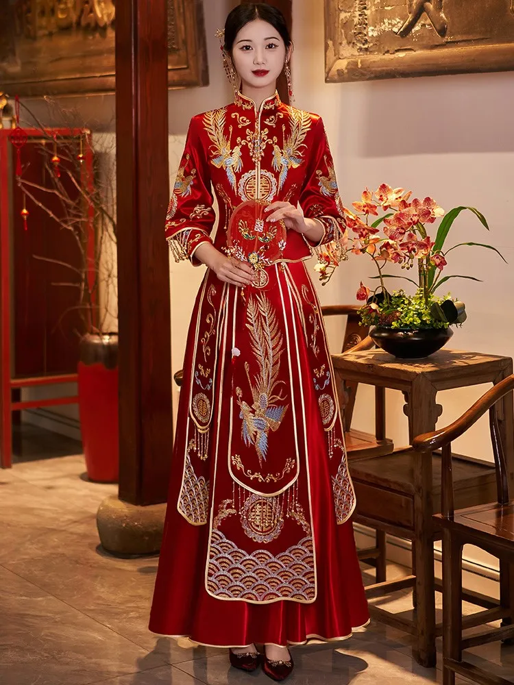 The bride's new heavy-duty wedding dress toasting dragon and phoenix rice