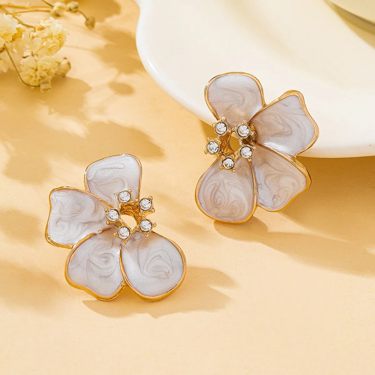 Flower dripping oil versatile trendy earrings for women, light luxury, niche design, temperament, simple earrings