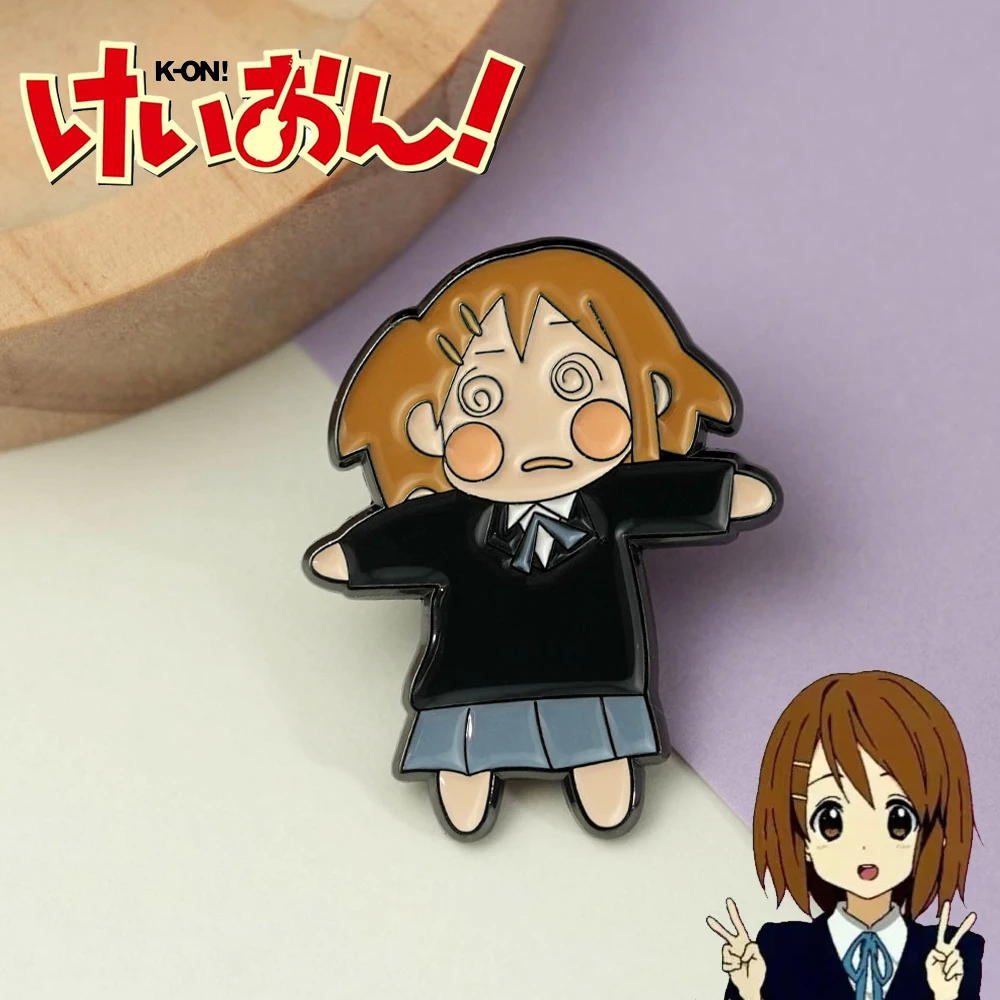 

Аниме K-ON Hirasawa Yui, значок для косплея, металлическая фигурка, брошь, украшение для костюма, булавки для лацканов, аксессуары для вечеринок для девочек, милые подарки