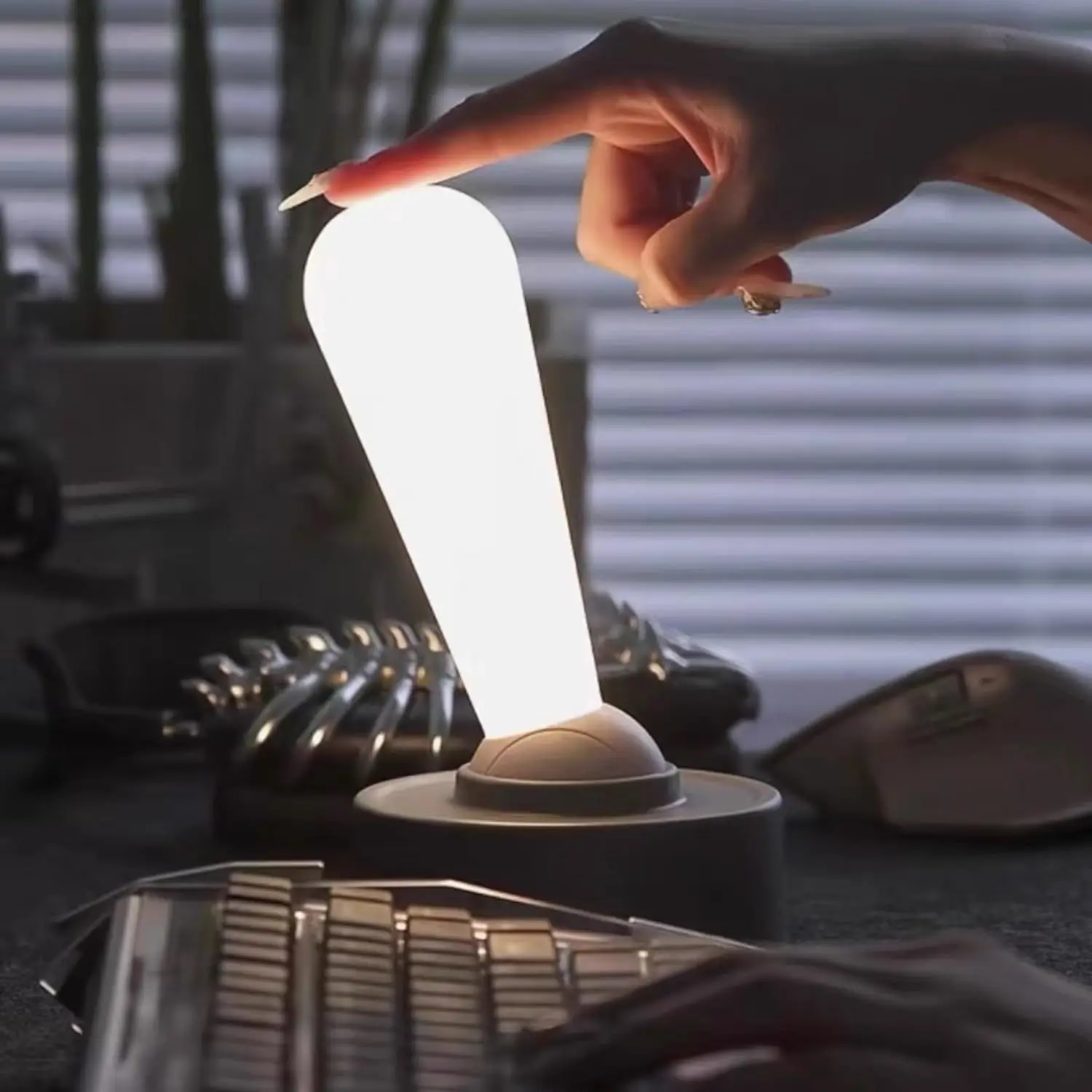 

Креативный настенный светильник, тумблер, светодиодный светильник, ночник с зарядкой через USB, подходит для спален, гостиных, коридоров