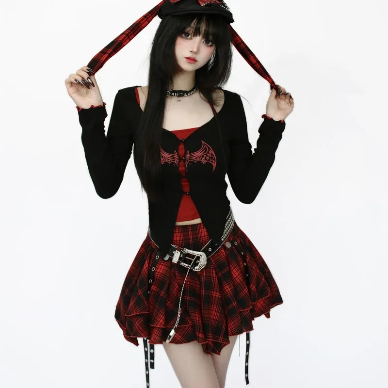 

Dark Slim-Fit Lace up Two-Piece Long-Sleeved Sweater Red Black Gothic Style Suit