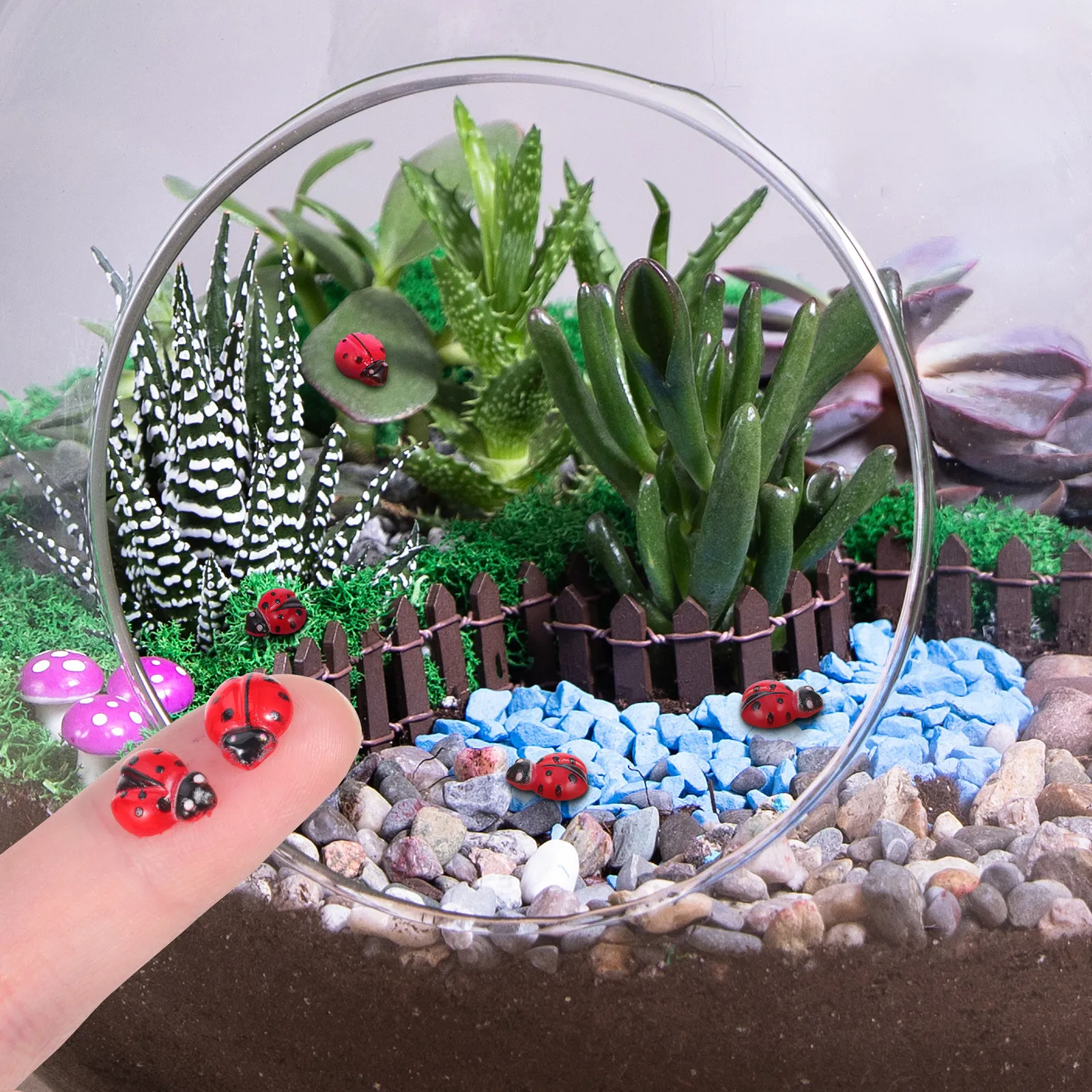 100Pcs Mini Ladybug Resin Decorations Small Miniature Garden Statues Fairy Garden Terrarium Outdoor Bulk Supplies