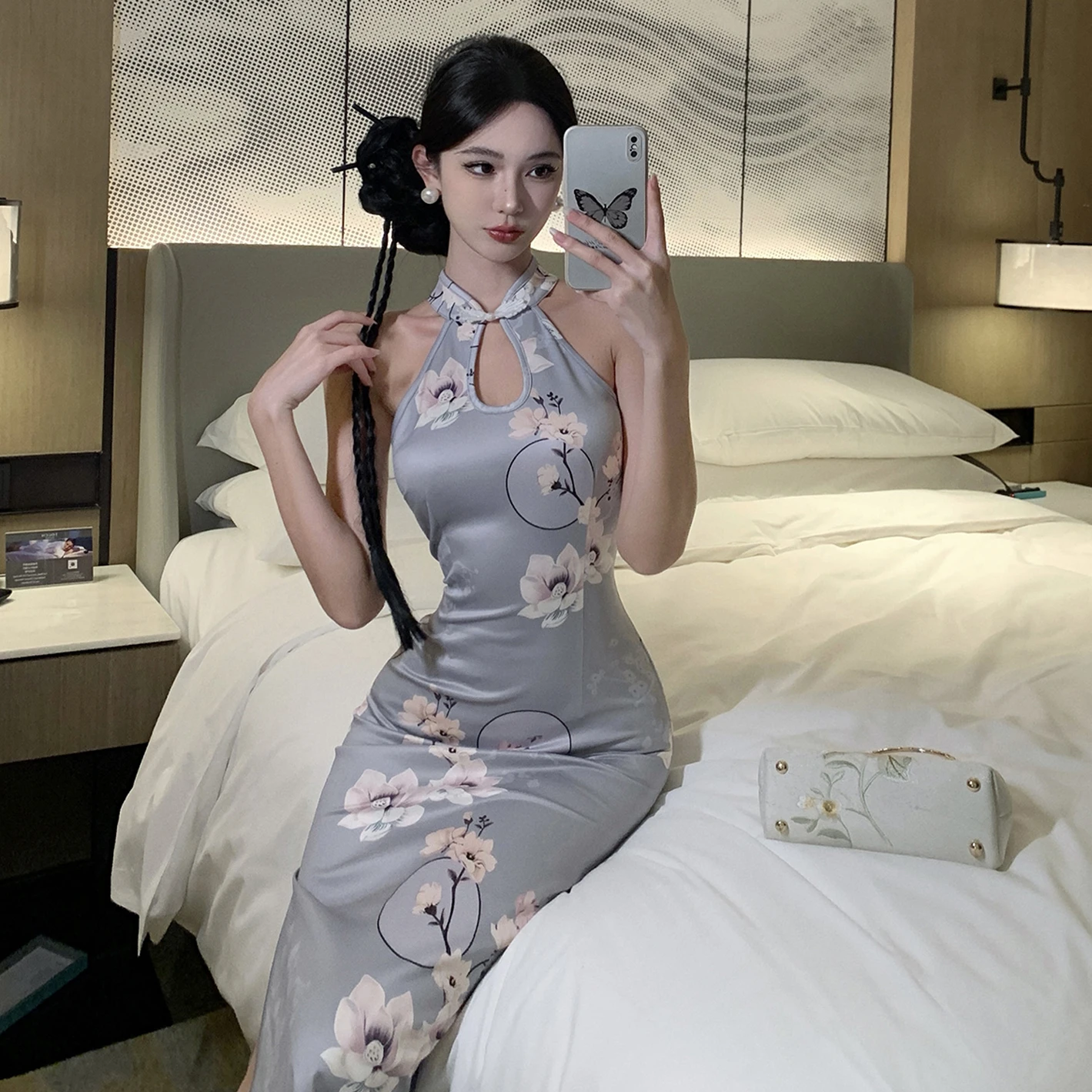 Qipao Seksi Berlubang Setengah Panjang Motif Bunga Retro Ramping Tampil Muda Versi Terbaru untuk Musim Gugur
