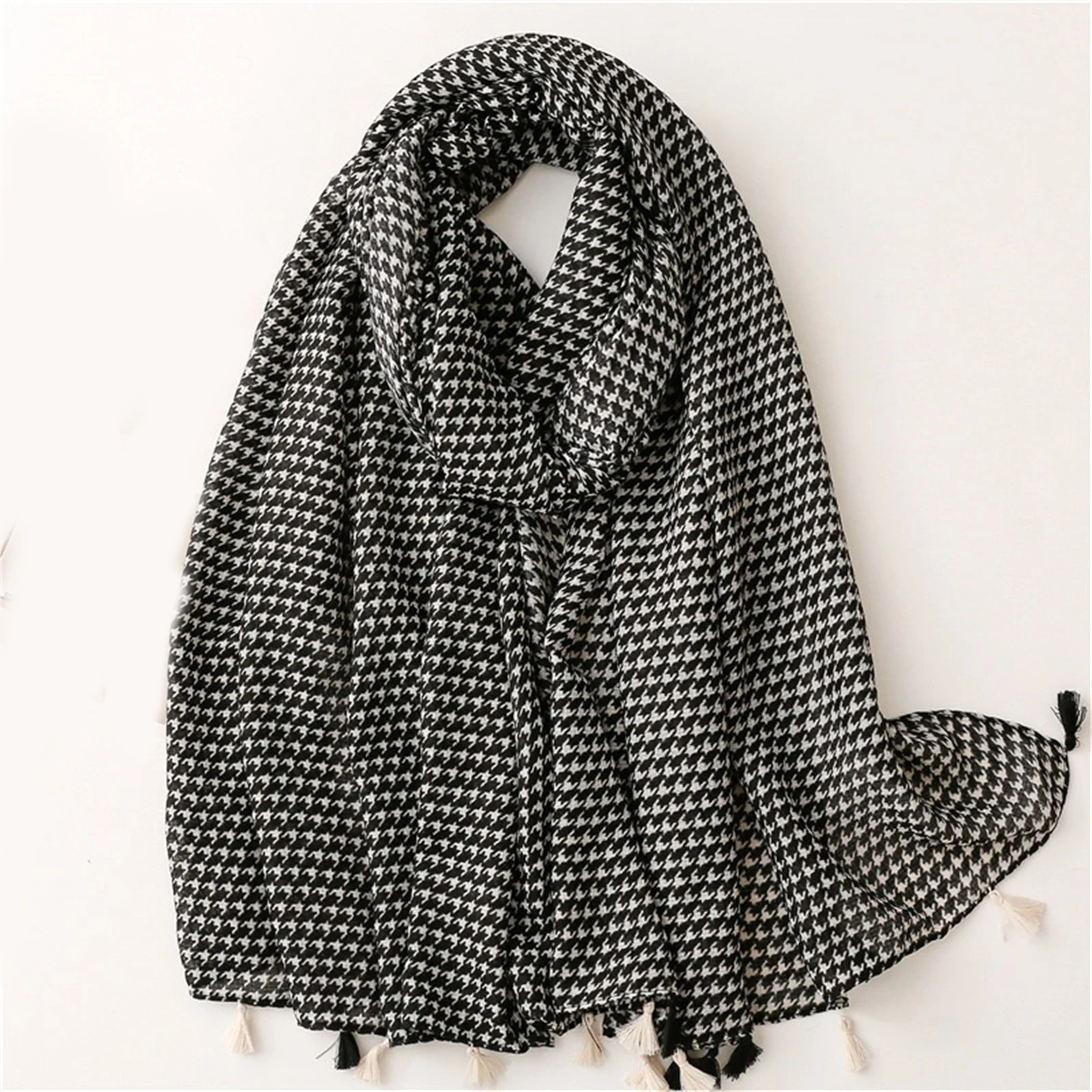 Seasonal 180 * 90cm Sandproof Shawl Women\'s Thin Cotton and Hemp Scarf Outdoor New Tassel Bandanna Popular Sunscreen Beach Scarf